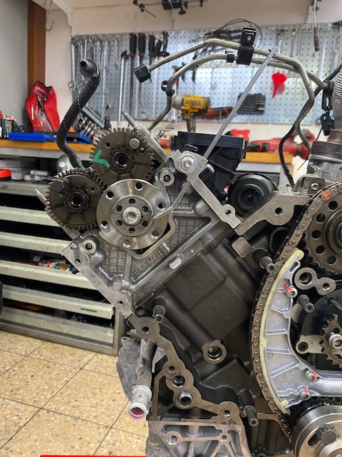 vačkové hřídele 3.0 tdi 200 kw 